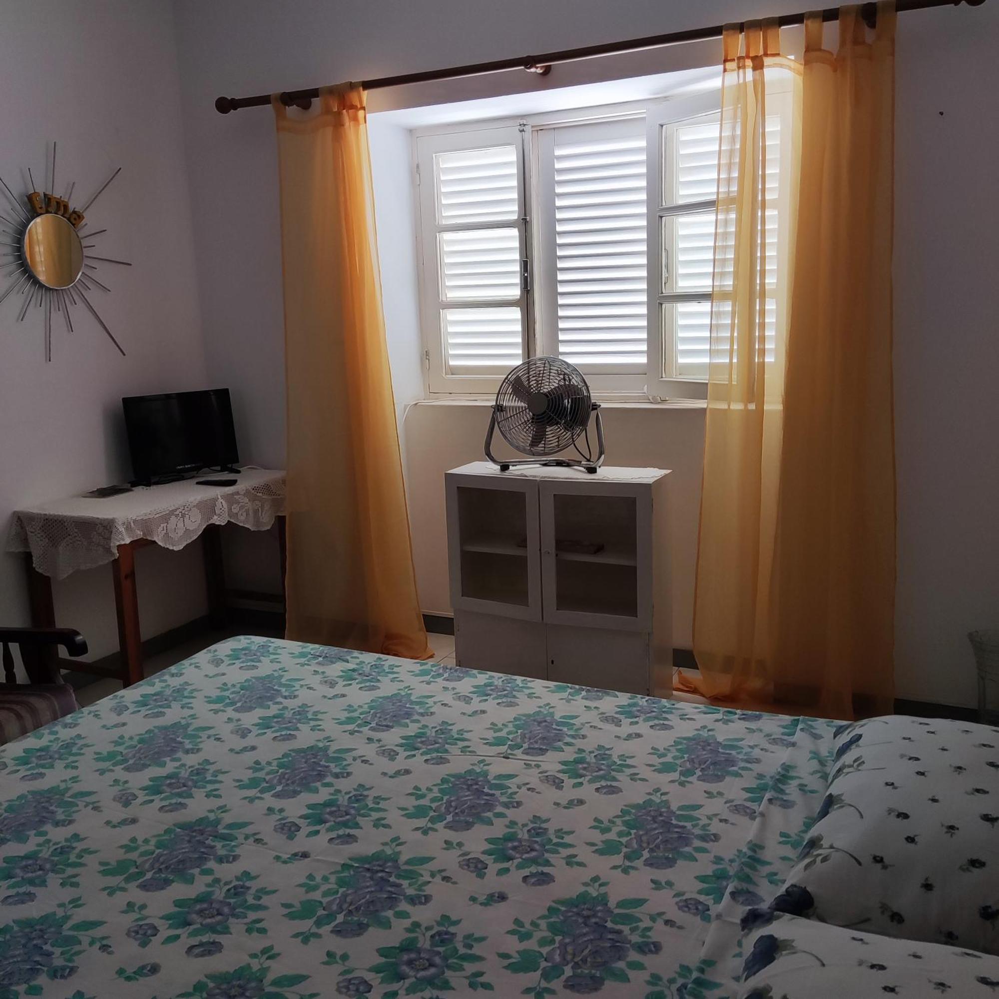 Bed and Breakfast Chez Fred Минделу Экстерьер фото